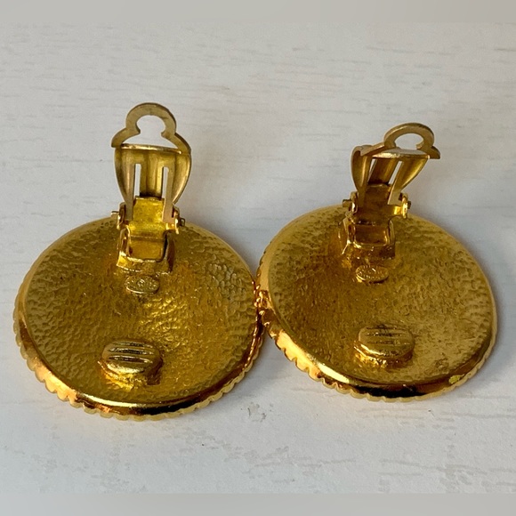 CHANEL 24K Gold Plated Interlocking CC Embossed Clip-on Earrings 1996A - Picture 12 of 14